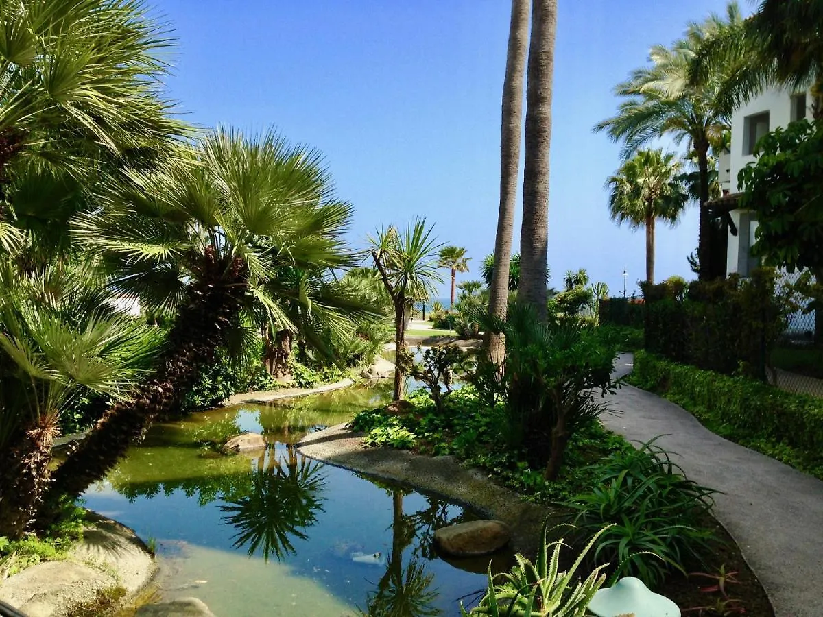 Apartment Exceptional Beachfront Complex With Pool In Costalita, Estepona